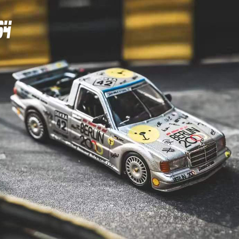 Fine Works 1: 64 Benz Benz 190E Pickup Version Berlin Bear Painted Alloy Car Model