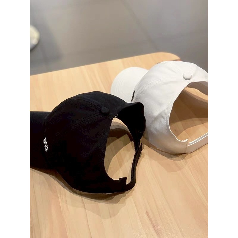 🥥Evelyn🥥หมวกเบสบอล ปักตัวหนังสือ สีพื้น ปีกหน้า สายปรับด้านหลัง ใหม่ หมวก กลางแจ้ง กันแดด พร้อมส่ง - รูปที่ 5