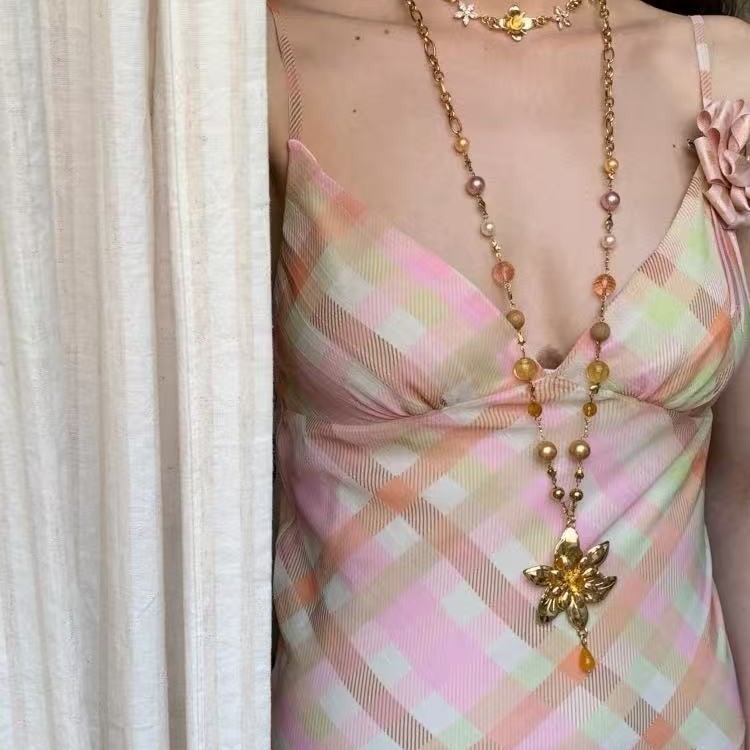 Vintage Gold Lily สร้อยคอลูกปัดผู้หญิงใหม่หรูหรา Niche Design High-end ยาวเสื้อกันหนาวอุปกรณ์เสริม