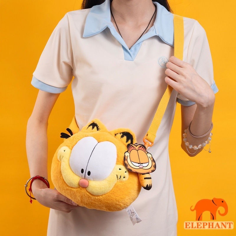 ของแท้ Garfield Messenger Bag Garfield จี้ตุ๊กตาตุ๊กตารูปหัวใจปวดกระเป๋า Garfield กระเป๋าสะพายกระเป๋าถือฟรีของขวัญวันเกิดหญิง 3MNN * & * -