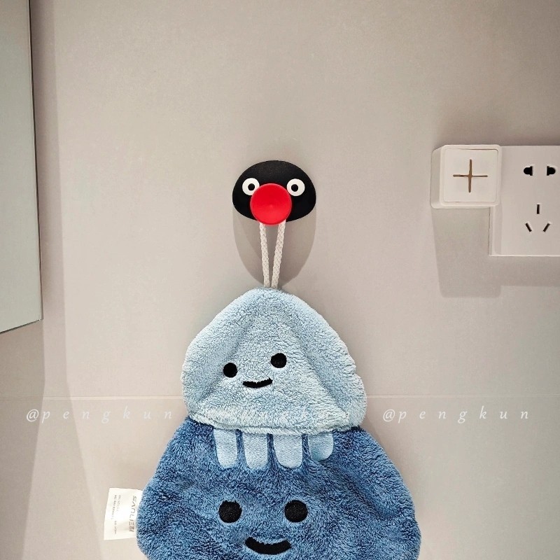 Pingu Hook Penguin ห้องน้ําผ้าเช็ดตัวผ้าเช็ดมือตะขอเหนียวห้องนั่งเล่นสร้างสรรค์เครื่องประดับตกแต่งตู้เย็นสติกเกอร์