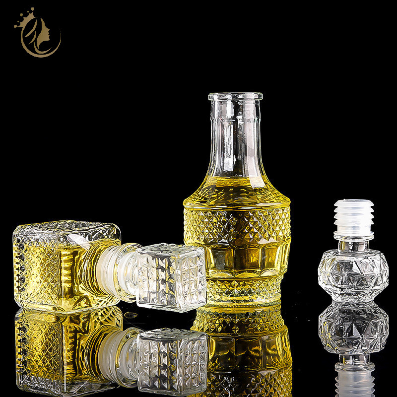 [goushbshiy] 1 ชิ้น 50 มิลลิลิตรโปร่งใสขนาดเล็กที่ว่างเปล่า Spirit Whisky ขวดไวน์มินิแก้วขวดเหล้าพร้อมสกรูหมวกขวดเหล้าวิสกี้ TH