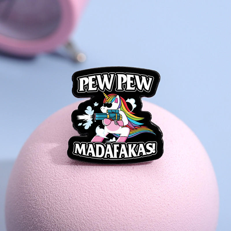 "PEW Pew Madafakas!" สีรุ้งเย็นตลกยูนิคอร์น ยูวี เข็มกลัดแฟชั่นเสื้อผ้าอุปกรณ์เสริมของขวัญเครื่องประดับสําหรับเพื่อน