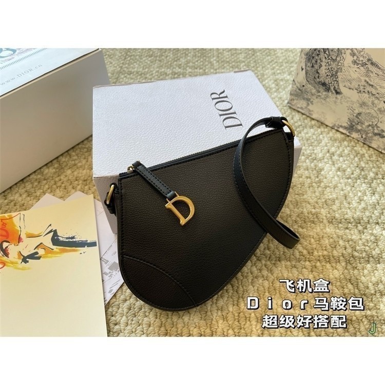 พร้อมกล่อง Rodeo Saddle Womens Fashion and Elegant Wanderer Shoulder Bag