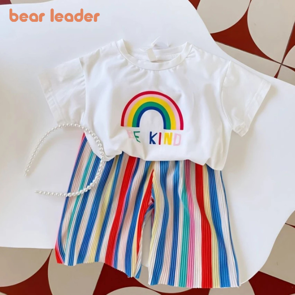 ชุดสองชิ้นสำหรับเด็กผู้หญิง aged 2-7 ปี ออกแบบน่ารักในสไตล์ฤดูร้อน มาพร้อมเสื้อยืดและกางเกงลายสีสดใส