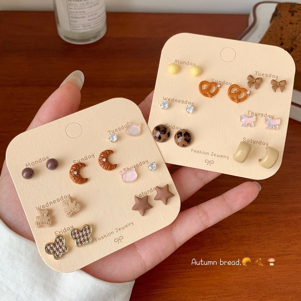 ใหม่สไตล์ เมลาเด ต่างหูชุดผู้หญิงเกาหลีรุ่นร้อนขายสีน้ําตาลขนมปังพรรคเงินเข็มต่างหูหกชิ้นชุด อิน สไตล์น่ารักหมีหวาน ค-แหวน ต่างหู