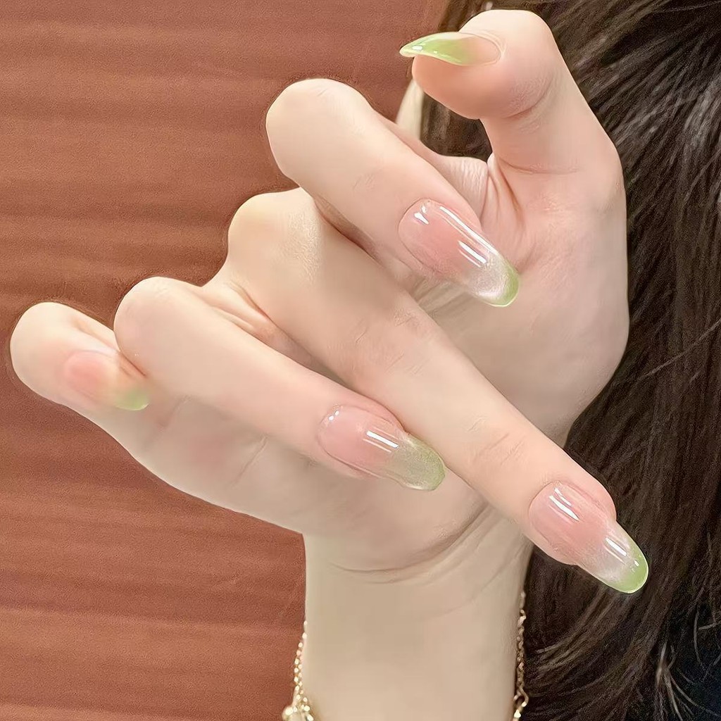 เล็บสดขนาดเล็กสวมใส่เล็บ Cats Eye Semi-Handmade Guava Premium Patch Gradient อารมณ์ไวท์เทนนิ่งที่ถอด