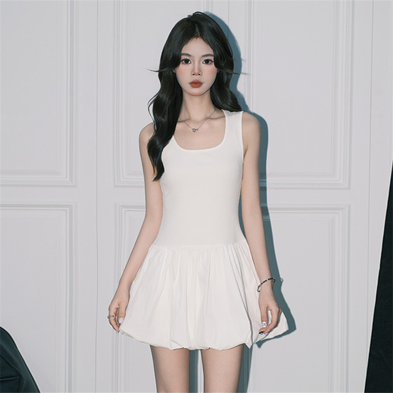 ชุดผู้หญิง A-line สไตล์บัลเล่ต์ ฝรั่งเศสสีขาว U-คอเสื้อกั๊ก กระโปรงปุยดอกไม้ ลายเช็กเกิล มินค์ DVP7