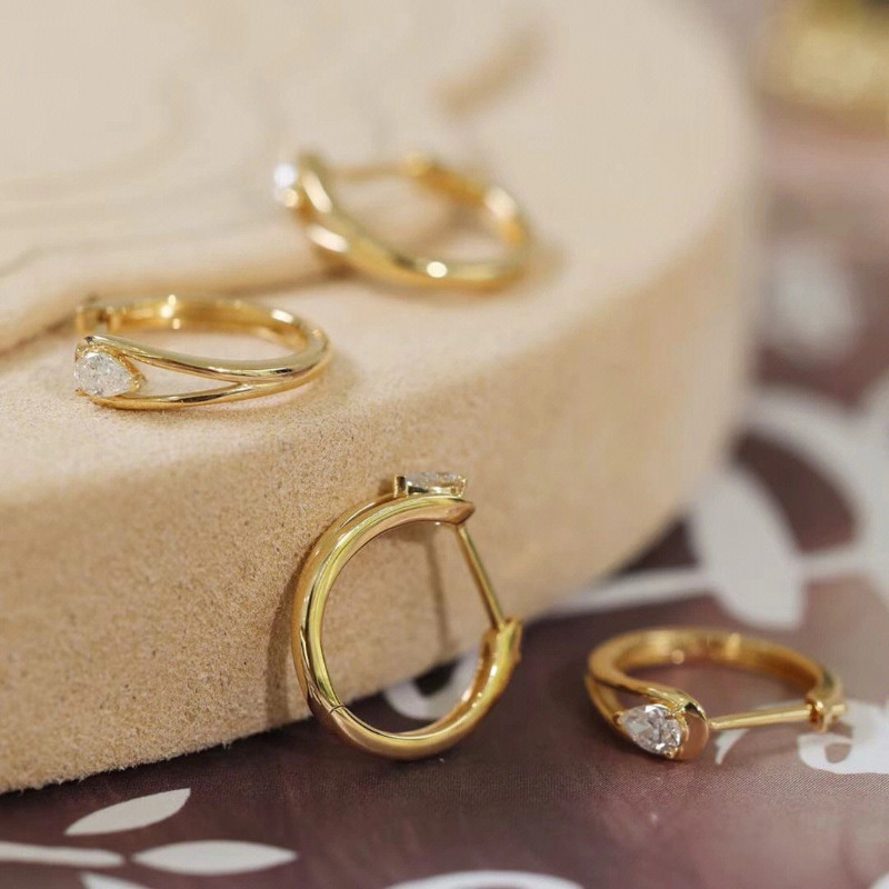 หยดน้ําขนาดเล็กเพทายต่างหูห่วงสําหรับผู้หญิงสีทองสไตล์ทุกวันนอนโดยไม่ต้องถอดเจาะชุดต่างหูสําหรับเด็กเครื่องประดับ