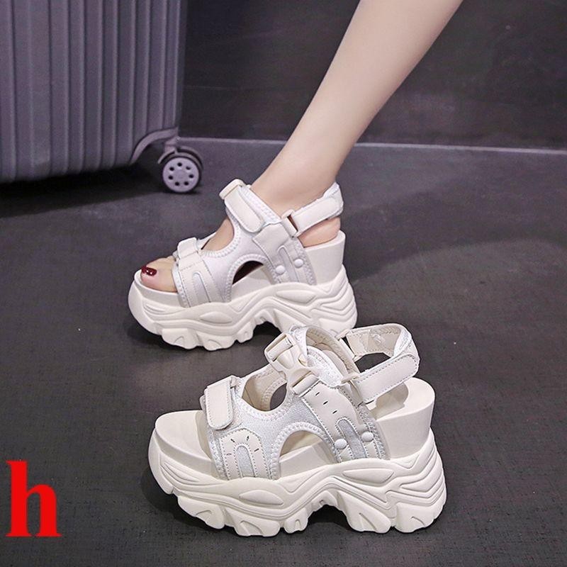 คนเล็ก Velcro กีฬาสไตล์รองเท้าแตะผู้หญิง 2024 ฤดูร้อนสไตล์ใหม่สบายๆหนา Soled Wedge-Heeled รองเท้าแตะปากปลาผู้หญิง