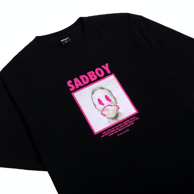 2024🔥ผ้าฝ้ายแท้HOMEBOY เสื้อยืดผู้ชายลาย SADBOY S-5XL