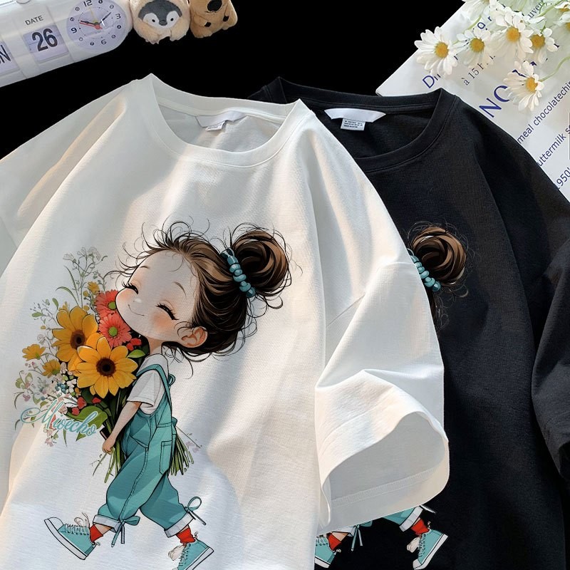 Basi✨เสื้อยืด oversize unisex เสื้อคู่ ลาย"girl" flower🌻 เด็กถือดอกไม้น่ารักๆ ผ้าคอตตอน100% ใส่สบาย แฟชั่นเกาหลี มินิมอล