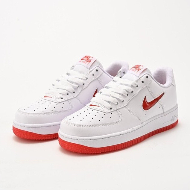 Nike Air Force 1'07รองเท้าผ้าใบลำลองต่ำสีขาวแดง