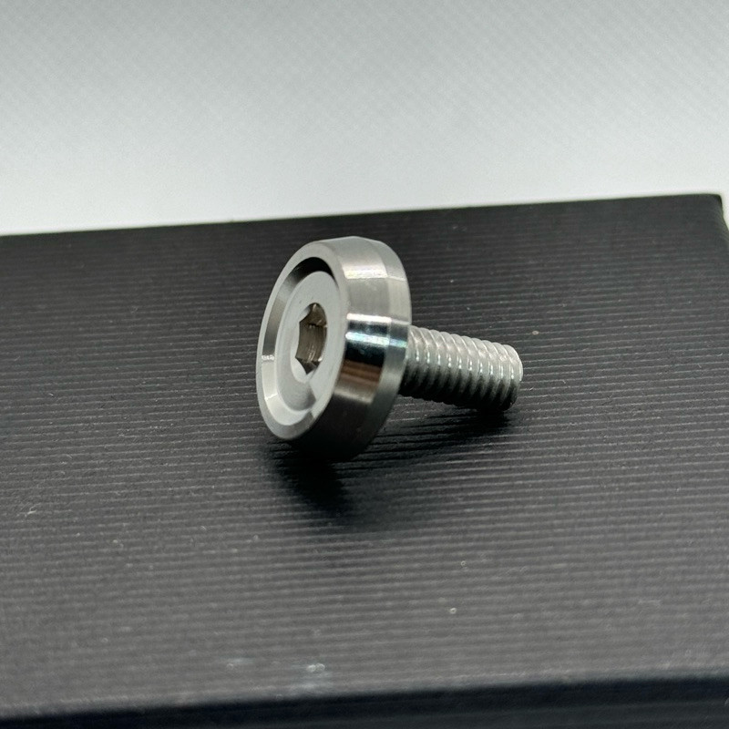 น็อตขาตั้งข้างCNC-P1 HondaLead/Giorno+125