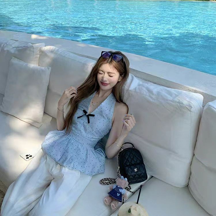 Blue Polka Dot Top Slim-fit Slimmer ดูดอกไม้ Bud Hem Halterneck ผู้หญิงฤดูร้อนแขนกุดเสื้อขนาดเล็กถัก