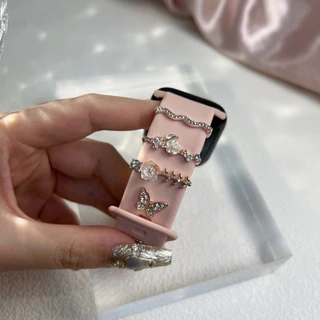 4pcs โลหะ Wristbelt Charms สายซิลิโคนตกแต่งแหวนสําหรับ A-pple นาฬิกาเครื่องประดับเพชรอุปกรณ์ตกแต่งสําหรับ iWatch สร้อยข้อมือ