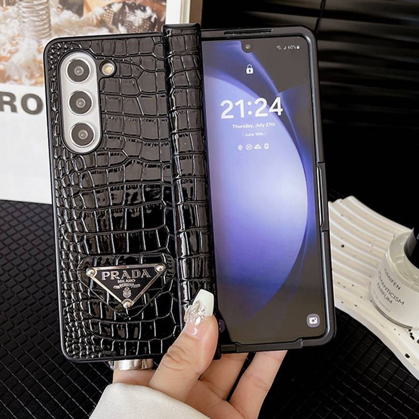 เคสฝาพับสีดําแบรนด์แฟชั่นสําหรับ Samsung Galaxy Z Fold 6 Samsung Fold 4 เคสกันกระแทก Fold 5 เคสหนังจระเข้