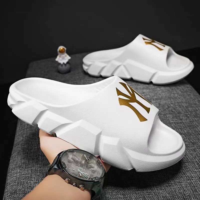 รองเท้าแตะอินเทรนด์สไตล์ใหม่: รองเท้าแตะผู้ชาย Flip-Flops Stepping on Shit Feel Design, Home Anti-Slip หนา @-