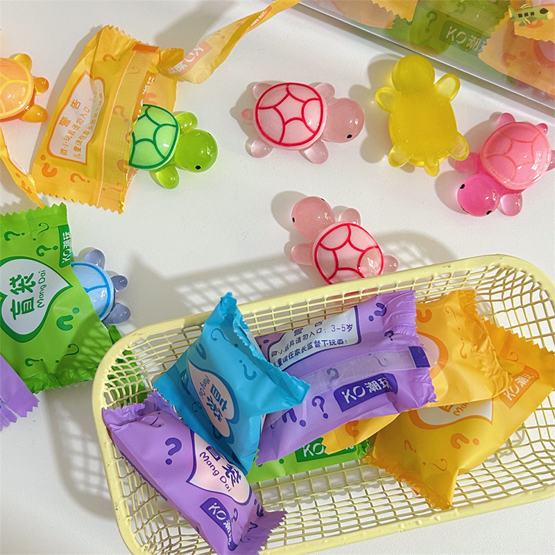 [UN] น่ารัก Mini Luminous Turtles รุ่นกระเป๋าตาบอดของเล่น Miniature Surprise ตุ๊กตา Figurines DIY เรซิ่นหัตถกรรมเดสก์ท็อปเครื่องประดับอุปกรณ์เสริม TH