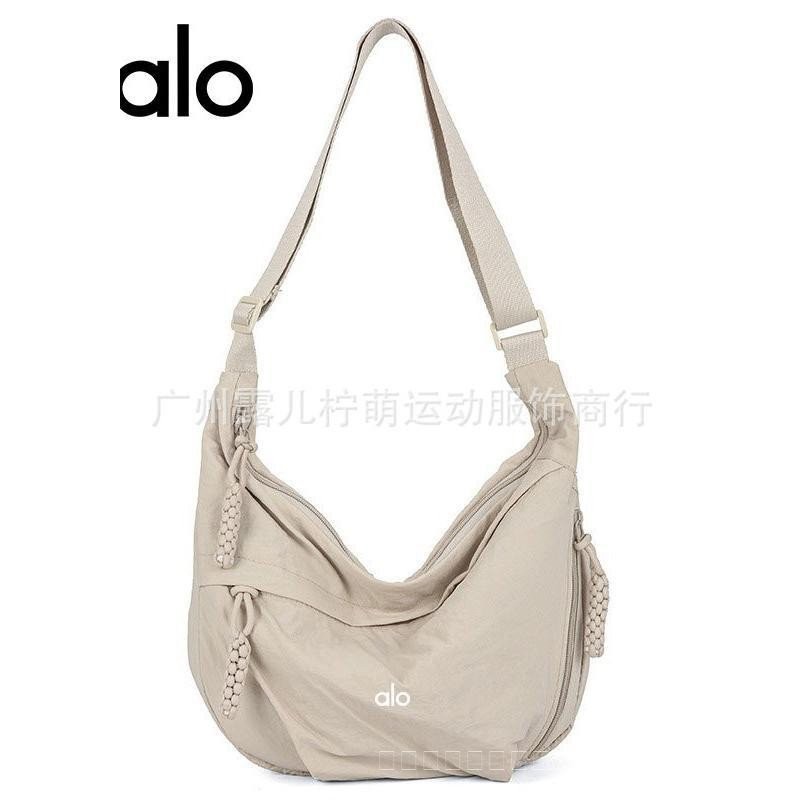 [ALO YOGA] [ของแท้] ใหม่แฟชั่นกระเป๋าเกี๊ยวที่เรียบง่ายและหลากหลายสำหรับผู้ชายและผู้หญิงกระเป๋าสะพายข้างขนาดใหญ่กลางแจ้ง