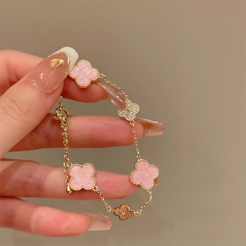 CODส่งเร็ว⚡สร้อยข้อมือ 18K หญ้านําโชค รูปใบหญ้าสี่แฉก หรูหรา โนเบิล เครื่องประดับสำหรับผู้หญิง.cobrandier.COD