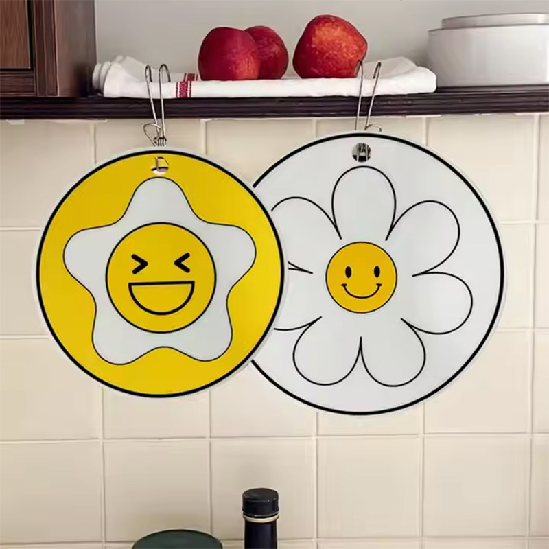 ️ ️ แผ่นเตาแม่เหล็กไฟฟ้าซิลิโคนป้องกันรอยขีดข่วนบนพื้นผิวเตา แผ่นเตาแม่เหล็กไฟฟ้าป้องกันรอยขีดข่วนทนความร้อนได้ดีลายหน้ายิ้มดอกเบญจมาศ