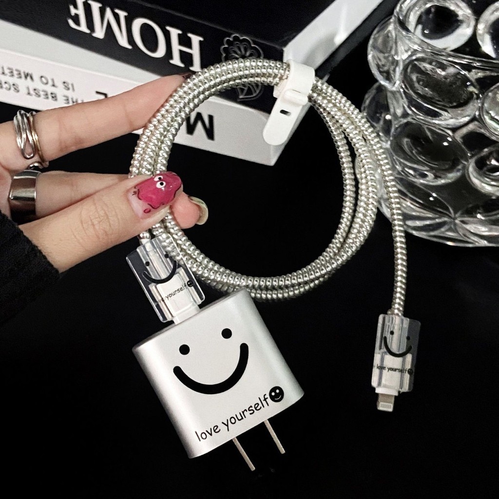 Smile Face Pattern Cable Wrap Set Charger Case Cartoon Pattern Charger Protector เข้ากันได้กับ iPhon