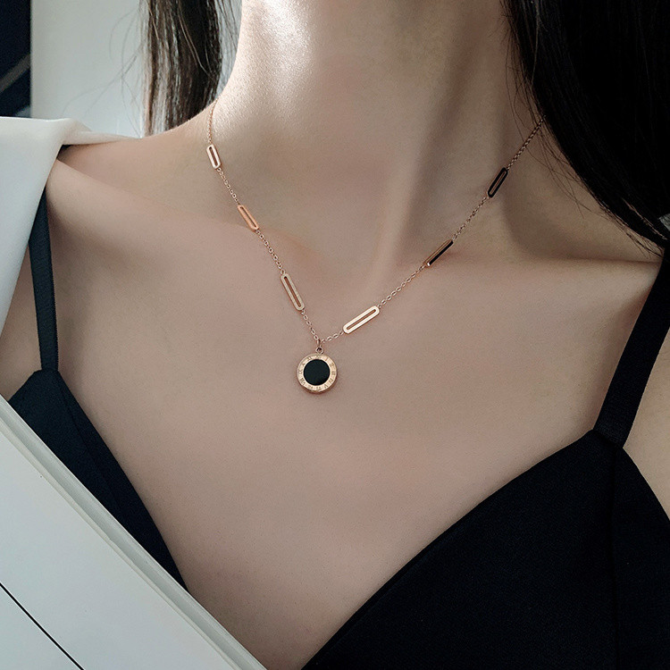 68/โรมันสร้อยคอผู้หญิง 2024 สไตล์ใหม่ขายร้อนหรูหรา Niche High-end ins อินเทรนด์ Clavicle สร้อยคอไทเท