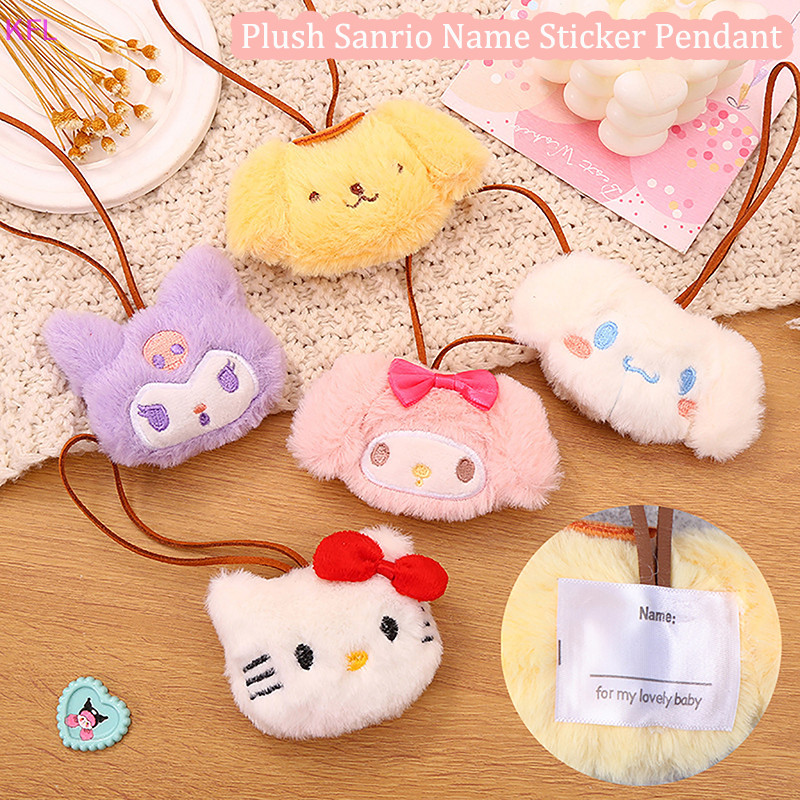 (KFL) Plush Sanrio ชื่อสติกเกอร์จี้การ์ตูน Hello Kitty Kuromi Melody ตุ๊กตา Anti-lost Mark แท็กกระเป๋าเดินทาง Lanyard กระเป๋าตกแต่งขายร้อน