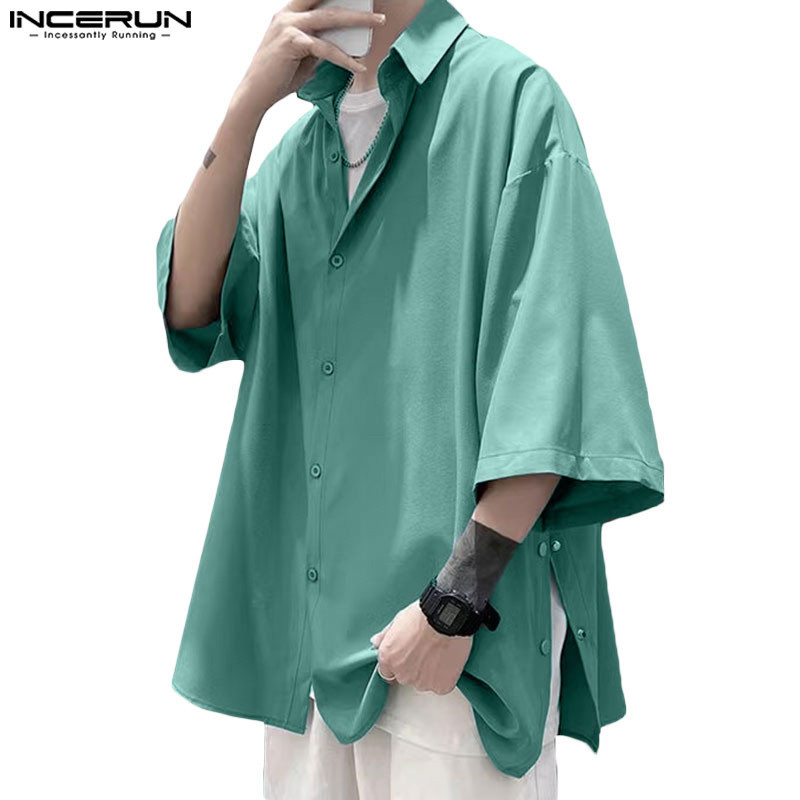 ไม่แน่นอน ผู้ชายแฟชั่นเกาหลีด้านข้างแยกสีทึบเสื้อครึ่งแขน