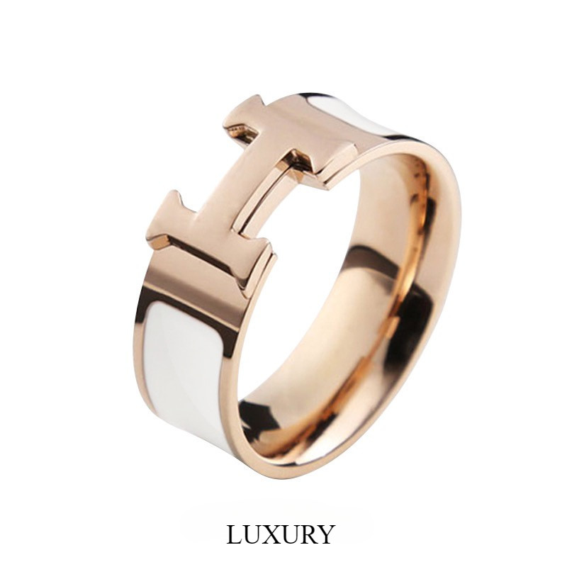 Simple Contrast สี Texture H Letter แหวนเหล็กไทเทเนียม Unisex Elegant แหวนเครื่องประดับ