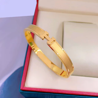 สร้อยข้อมือเหล็กไทเทเนียมเคลือบทอง 18k เครื่องประดับแฟชั่นระดับไฮเอนด์ไม่ซีดจาง