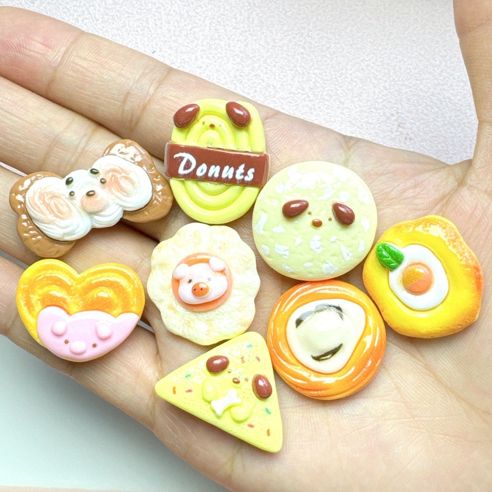 การ์ตูนจำลองลูกหมูขนมปังอุปกรณ์เรซินครีมกาว DIY คลิปหนีบผมรูรองเท้าเคสโทรศัพท์จี้วัสดุ g6o6