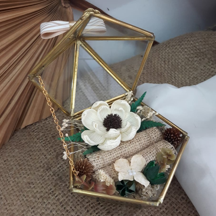 PENTAGON RING BOX / ENGAGEMENT RING PLACE