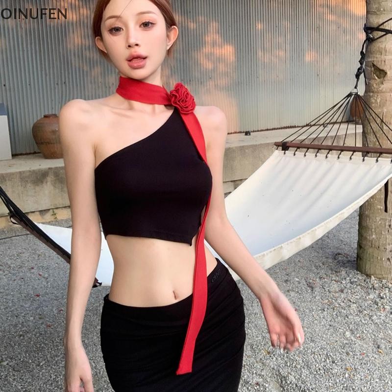 ONU ออกแบบชุดว่ายน้ำฤดูร้อน Pure Desire สีดำ ดีไซน์ halter มีลายพิมพ์ดอกไม้ 3D และสายคล้องคอไหล่เดีย