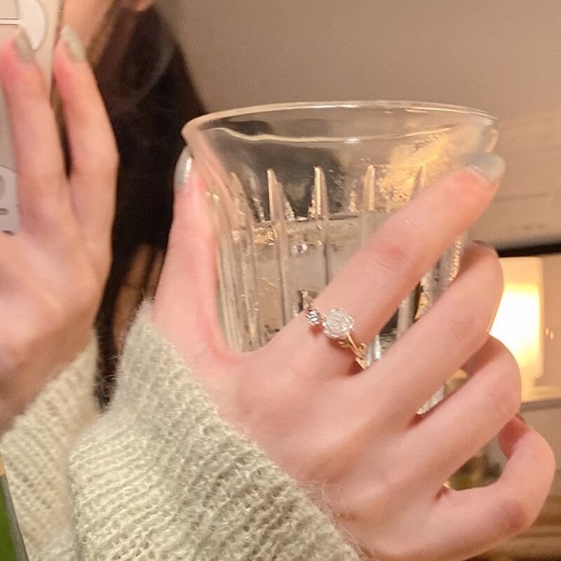 แหวนดอกคามีเลีย สไตล์เกาหลีน่ารัก! ✨ แหวนเปิดปรับขนาด + เพชร CZ | ของขวัญเพื่อนซี้ ใส่คู่กันสวย - รูปที่ 2