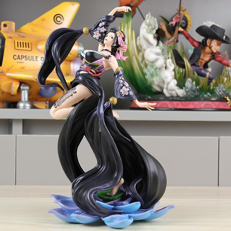 สถานที่ท้องถิ่น 27 ซม. ONE PIECE Nico Robin คอสเพลย์ญี่ปุ่นนักร้อง Action Figure รุ่น Q ตุ๊กตาของขวัญเด็กตกแต่งรถเครื่องประดับของเล่นคอลเลกชันตกแต่งบ้านประติมากรรม