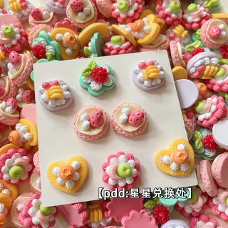 [100 ชิ้นพร้อมสต็อก] จําลองครีมเค้กเรซิ่นลูกอมของเล่นอุปกรณ์เครื่องประดับ ทําเอง กิ๊บถ้วยน้ํากล่องเก็บตู้เย็นสติกเกอร์โรงละครตกแ
