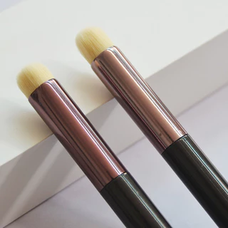 YTL พร้อมส่ง แปรงทาลิปฟุ้ง แปรงทาลิปสติก ขนนุ่ม ทรงกลม ขนาดเล็ก แบบพกพา สีดำ
