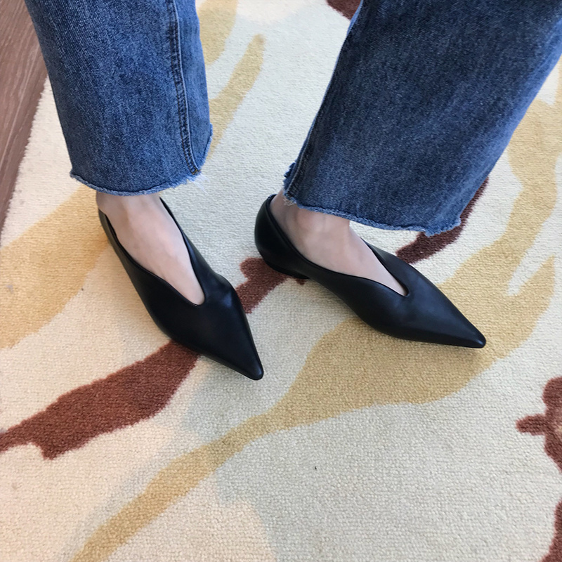 Occalook Pointed Toe ปั๊ม Classy สไตล์ใหม่พร้อมสต็อกแฟชั่นรองเท้าหนังขนาดเล็ก Retro Early ฤดูใบไม้ผลิแบน Casual Low-Heeled Slimmer ดูรองเท้าแต่งงานแม่มดรองเท้า