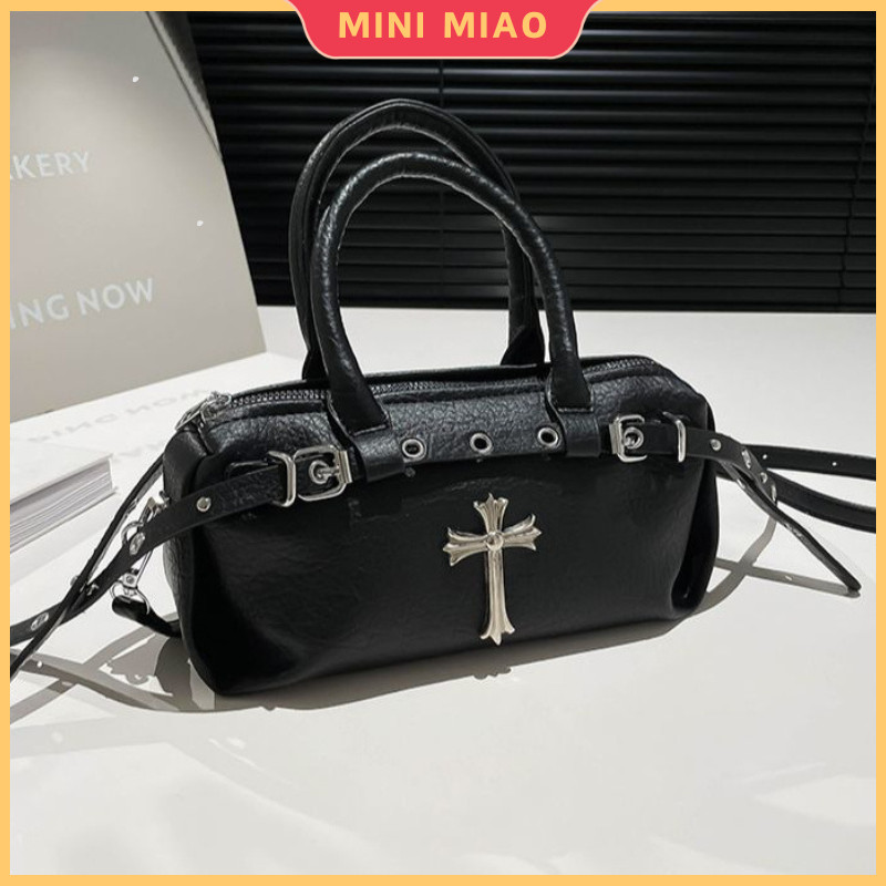 ​กระเป๋าสะพายสไตล์เกาหลี  กระเป๋าสะพายรักแร้  ดำ ย้อน ยุค ตรากากบาทแบบCHROME HEARTS  ไปคาเฟ่