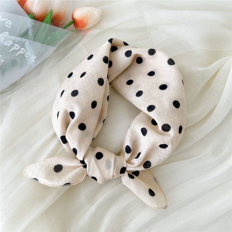 เวอร์ชั่นเกาหลีสีทึบ Polka Dot Headscarf แฟชั่นฤดูร้อนครีมกันแดดเว้ารูปร่างผ้าพันคอสี่เหลี่ยมเล็ก
