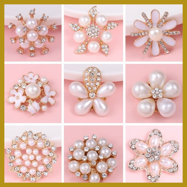 เคสโทรศัพท์เครื่องประดับพร้อมอุปกรณ์เสริมวัสดุหัวเข็มขัด และครีมกาว ออกแบบพวงมาลัยดอกไม้ไข่มุกด้วยตนเอง