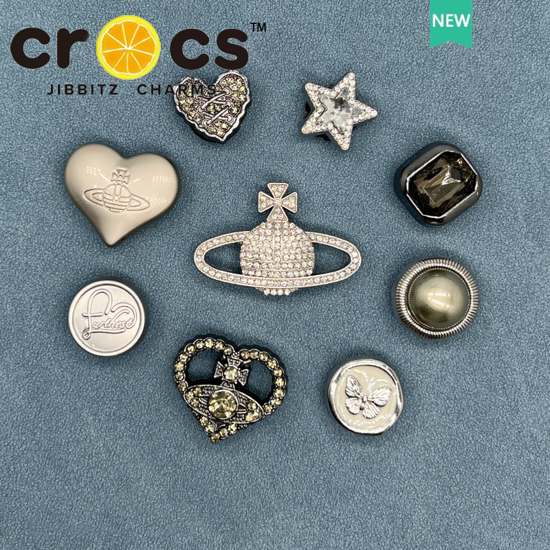 Jibbitz Crocs โลหะ หัวเข็มขัดรองเท้า เนื้อเงิน โลหะ ดาวเคราะห์ หัวใจ ดาวห้าแฉก โลหะผสม เพชร แฟชั่น รู อุปกรณ์เสริมรองเท้า จิ๊บบิท ตัวติดรองเท้า crocs