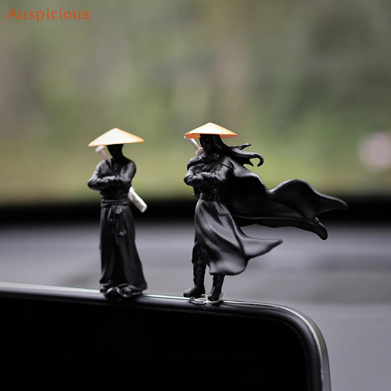 [มงคล] อุปกรณ์ตกแต่งภายในรถยนต์ ตุ๊กตา Jianghu Knight หน้าจอคอมพิวเตอร์เดสก์ท็อปเครื่องประดับ Antiqueity Knight คอนโซลกลางรถ sman