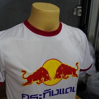 A004 เสื้อยืดคอกลม ขาวคอแดงสกรีนลาย กระทิงแดง จะไม่แรงได้ไง เนื้อผ้ากีฬา อย่างเท่ห์ มี5ไซส์ S,M,L,XL,2XL พร้อมส่ง