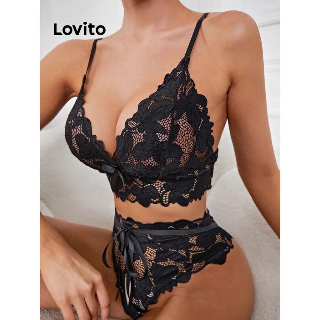 Lovito ชุดกางเกงในลูกไม้ธรรมดาเซ็กซี่สำหรับผู้หญิง LNE74391