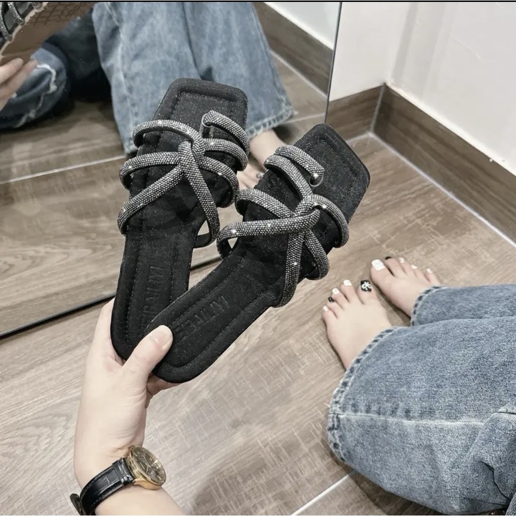 รองเท้าแตะผู้หญิงหัวเหลี่ยมคาดหินหัวแหลมเรียบสูง1ซม
