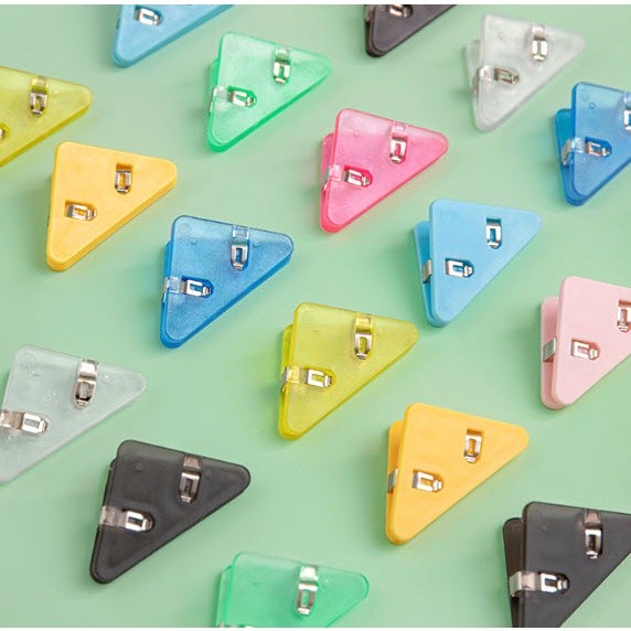 S0444 คลิปหนีบกระดาษ สามเหลี่ยม เข้ามุม คลิป คลิปใส คลิบ คลิปมุม ทรงสามเหลี่ยมน่ารัก สีเยอะมากๆ - รูปที่ 5