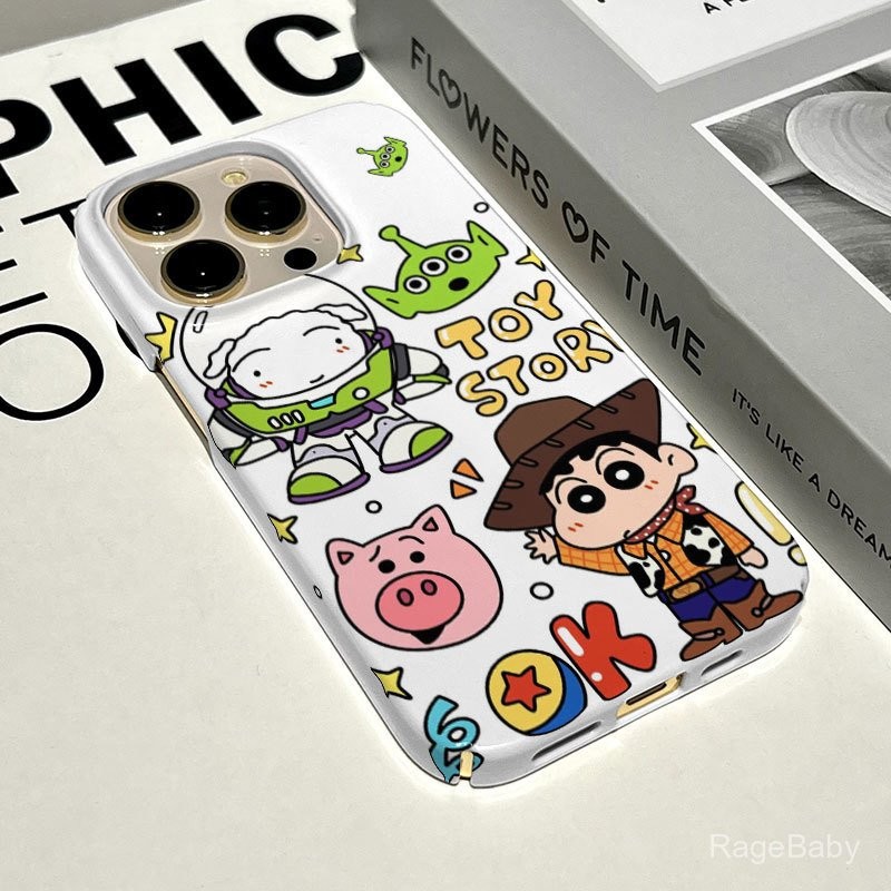 เคสโทรศัพท์มือถือแบบแข็งกันลื่นผ้าเดนิมการ์ตูนญี่ปุ่นเครยอนชินจังเคสกันกระแทกสำหรับ iPhone 16PROMAX 15PROMAX 14 13 12 11 PRO MAX 16 XR XS 13pro 14Pro 7plus